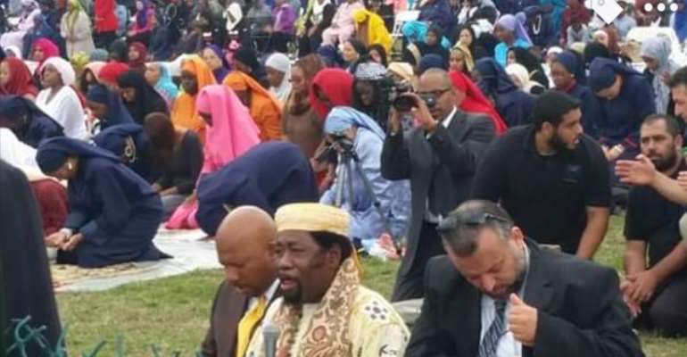 Tijaniya leader in USA leds Jum’mah prayers infront of&nbsp;White-House