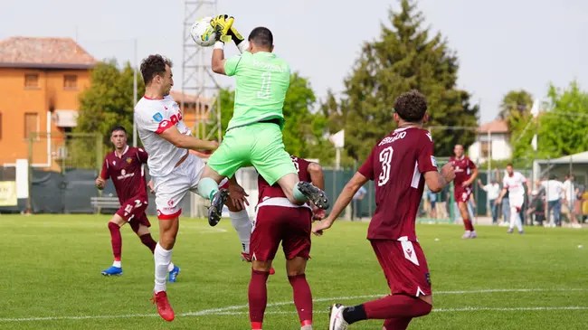Football D, Adriese in the play off&nbsp;semi-finals