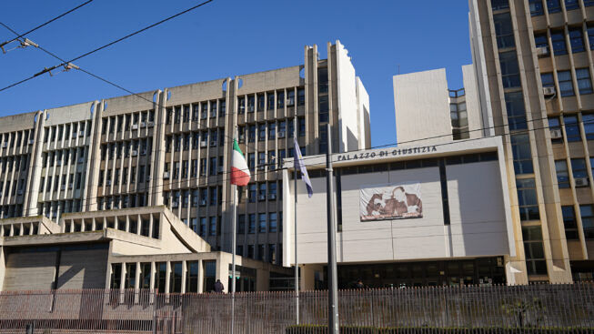 Abuse in the garden of a 9 year old girl. A 75-year-old on trial for sexual&nbsp;assault