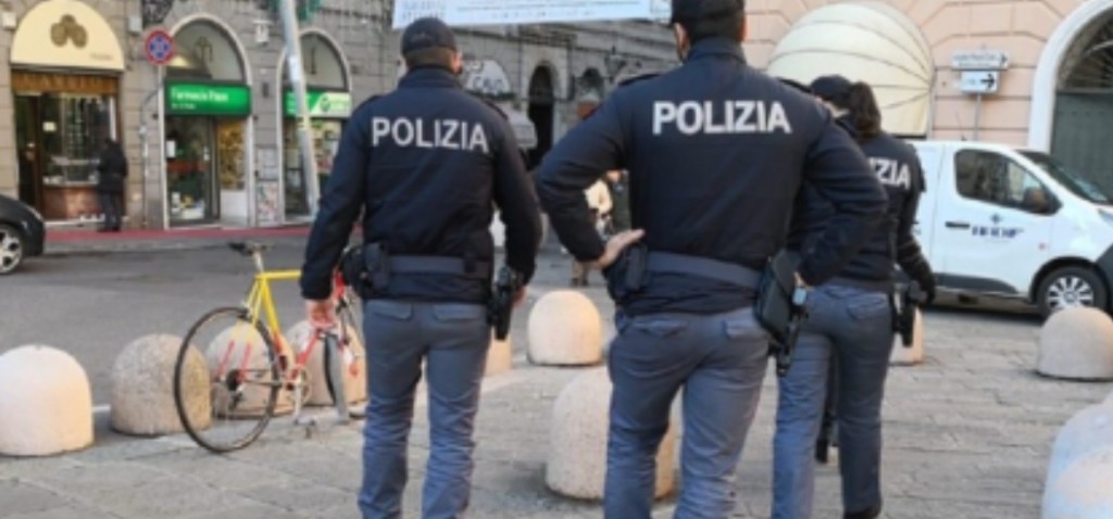 Man steals some clothes and then attacks the policemen who try to stop him. The police commissioner: ”Yet another criminal who allows himself to threaten and hit the&nbsp;officers”