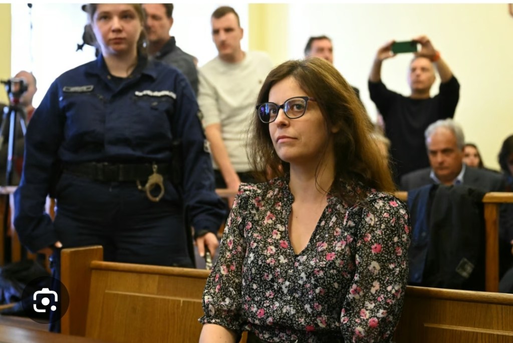 Ilaria Salis in court, for the first time without chains and&nbsp;handcuffs